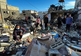 Λωρίδα της Γάζας: Δεκάδες νεκροί από βομβαρδισμούς την παραμονή του Ραμαζανιού