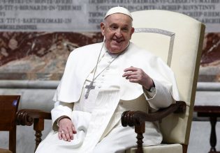 Πάπας: Η Ουκρανία πρέπει να έχει το θάρρος να σηκώσει λευκή σημαία