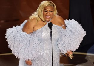 Στην Ντε’Βάιν Τζόι Ράντολφ το Όσκαρ Β’ Γυναικείου Ρόλου – «Τόσα χρόνια ήθελα να είμαι διαφορετική»