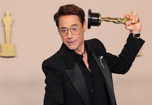 O Ρόμπερτ Ντάουνι Τζούνιορ κατέκτησε Όσκαρ Β’ Ανδρικού Ρόλου – Η αναφορά στην «φριχτή παιδική ηλικία»