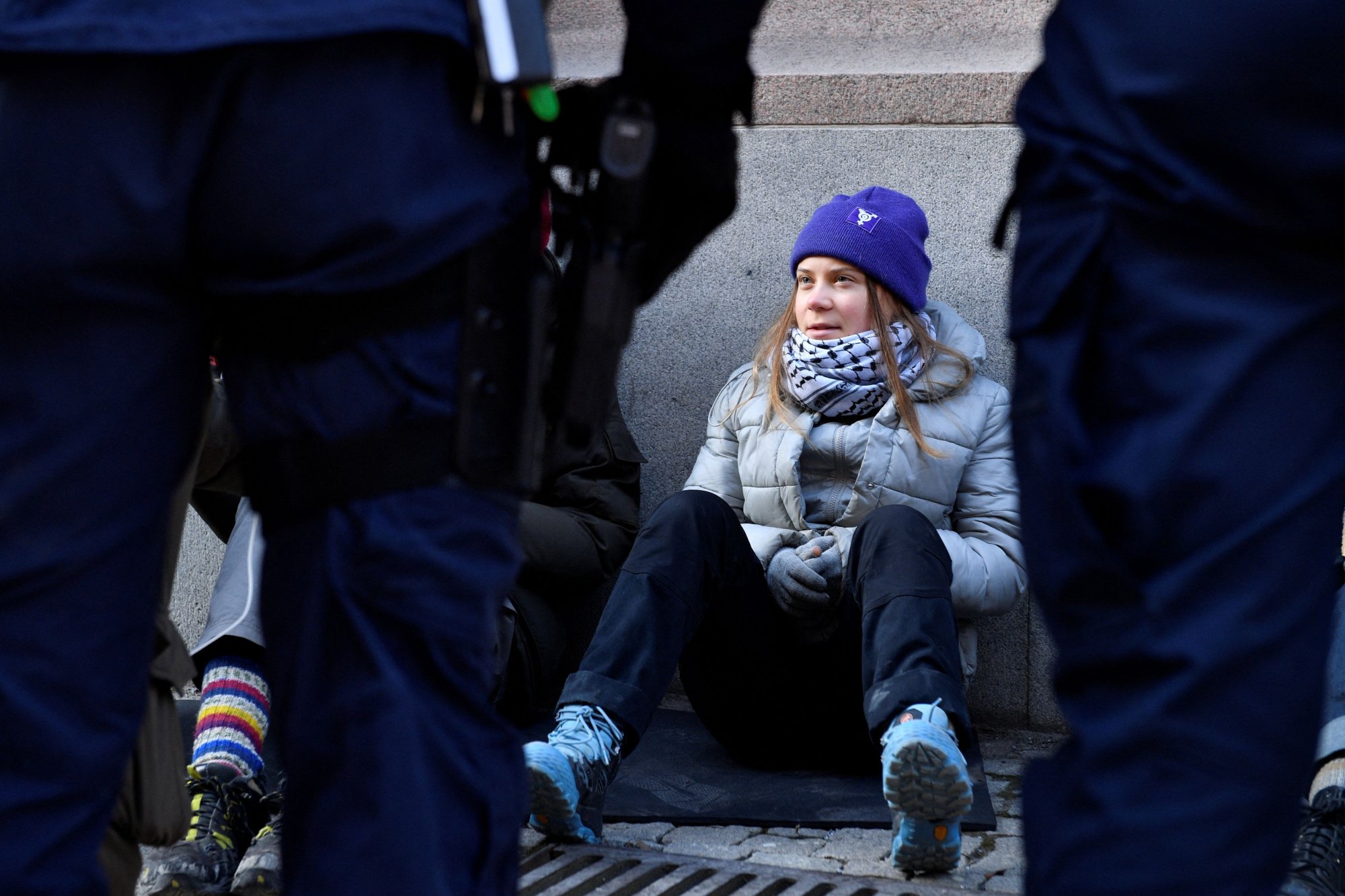 Σουηδία: «Σηκωτή» πήρε η αστυνομία την Γκρέτα Τούνμπεργκ από την είσοδο του κοινοβουλίου