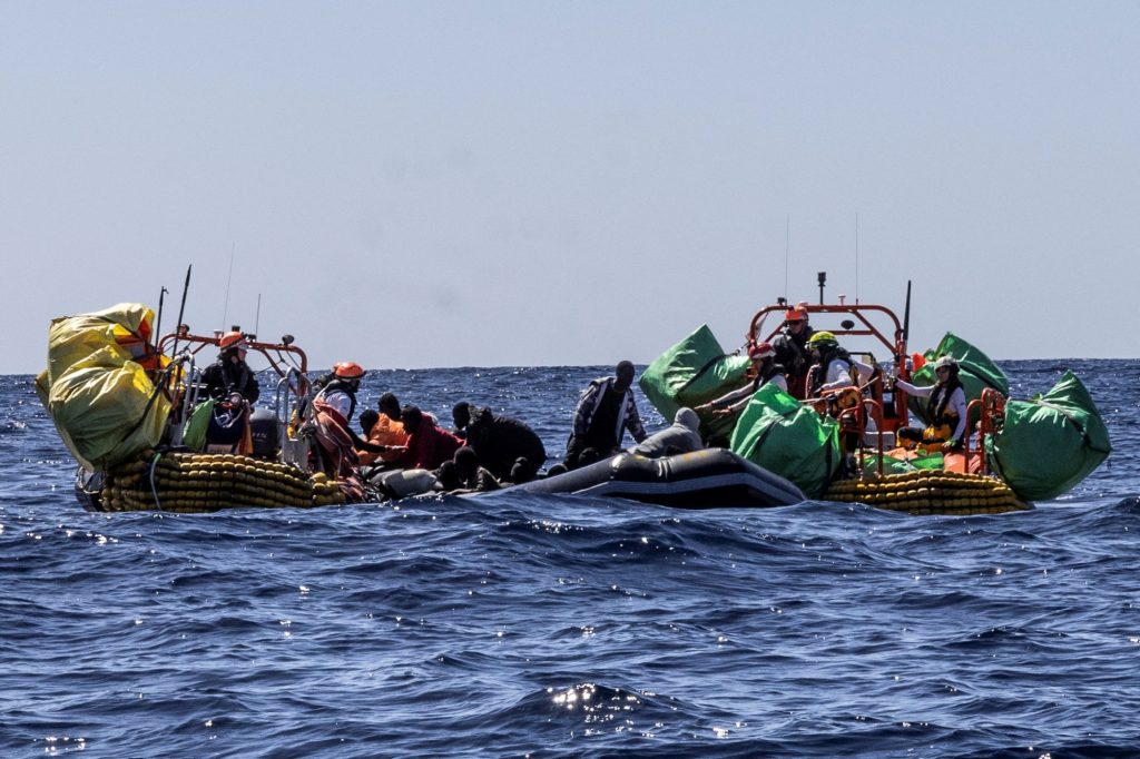 Μεσόγειος: Εξήντα μετανάστες νεκροί μετά από 7 ημέρες περιπλάνησης – Διασώθηκαν 113