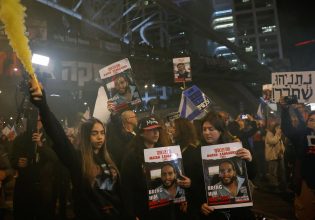 Live: Φορτηγά με ανθρωπιστική βοήθεια φτάνουν στη βόρεια Λωρίδα της Γάζας – Λιμοκτονούν τα παιδιά