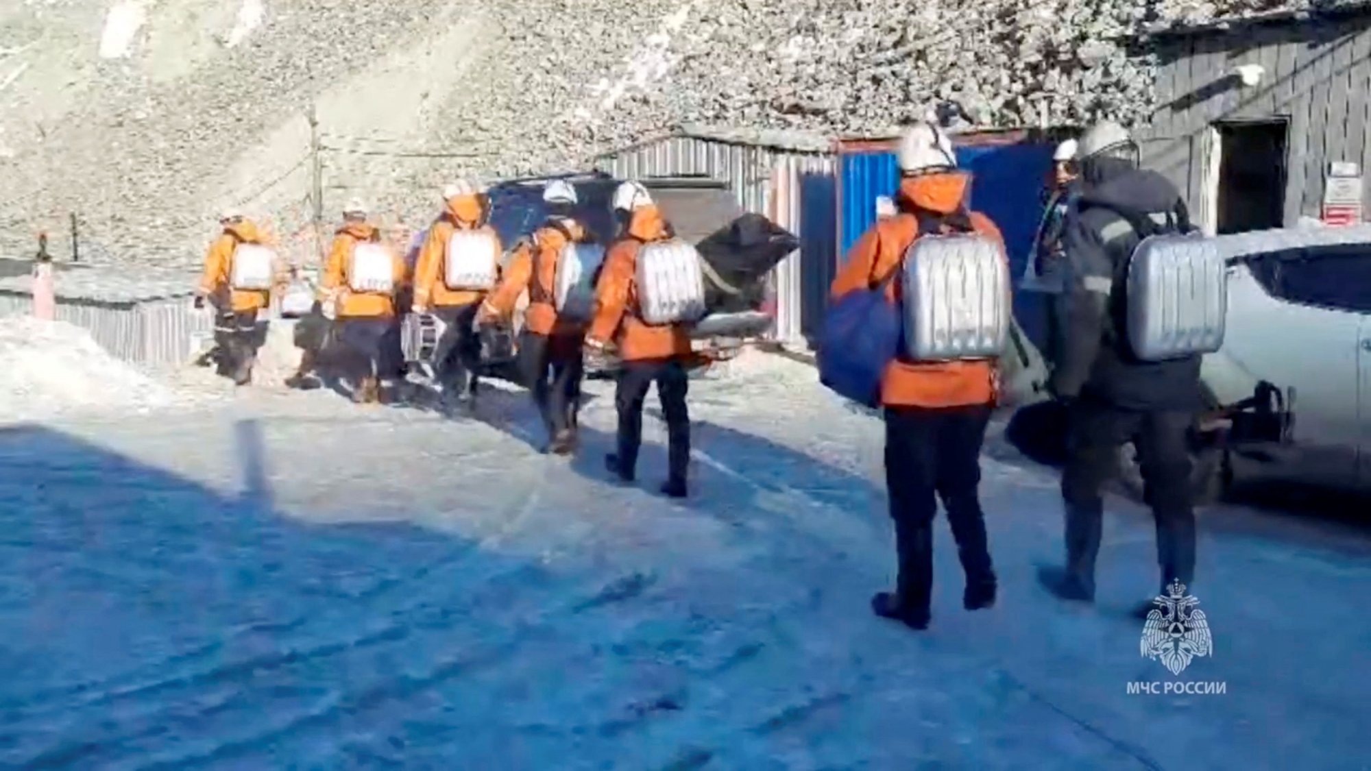 Ρωσία: Αγωνία για τους 13 εργάτες που παραμένουν επί 48 ώρες εγκλωβισμένοι σε χρυσωρυχείο