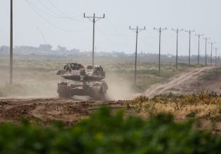 Live: Δεκάδες νεκροί από ισραηλινά πλήγματα – Χτύπησε επιτροπή βοήθειας στη Γάζα και σπίτι στο Νουσεϊράτ