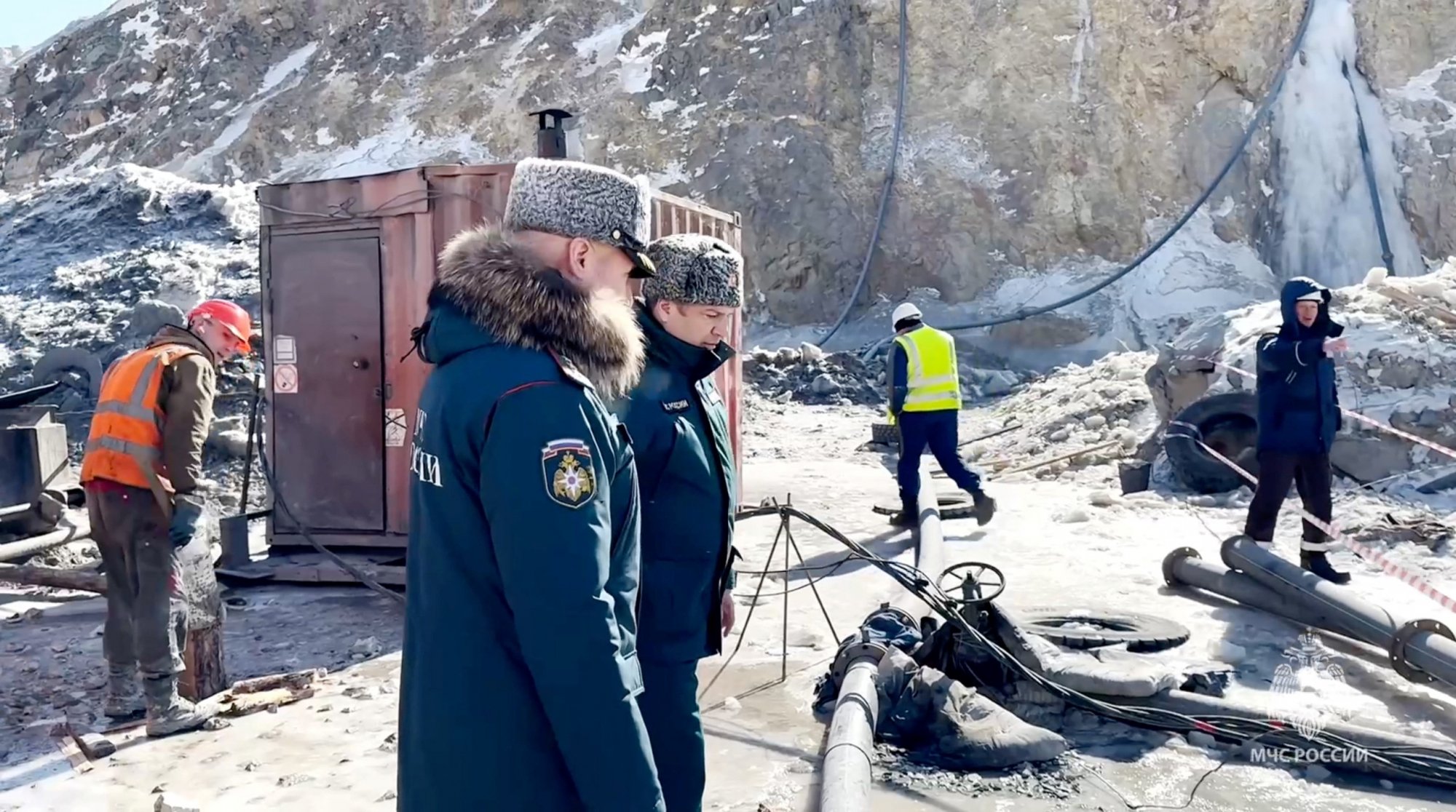 Ρωσία: Κίνδυνος κατάρρευσης αναστέλλει την επιχείρηση διάσωσης 13 εγκλωβισμένων στο χρυσωρυχείο