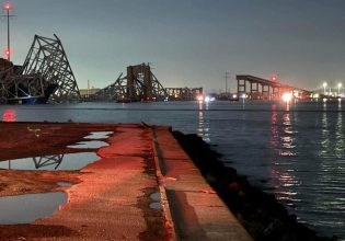 Βαλτιμόρη: Πλοίο έπεσε σε γέφυρα προκαλώντας την κατάρρευσή της