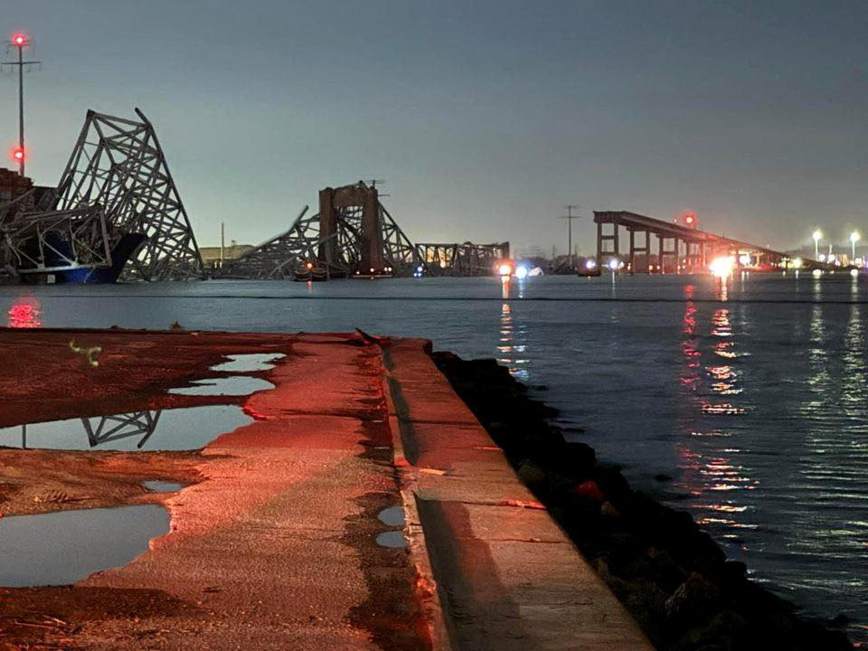 Βαλτιμόρη: Πλοίο έπεσε σε γέφυρα προκαλώντας την κατάρρευσή της