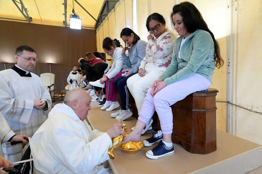 Βατικανό: Μαθήματα ταπεινότητας από τον Πάπα Φραγκίσκο
