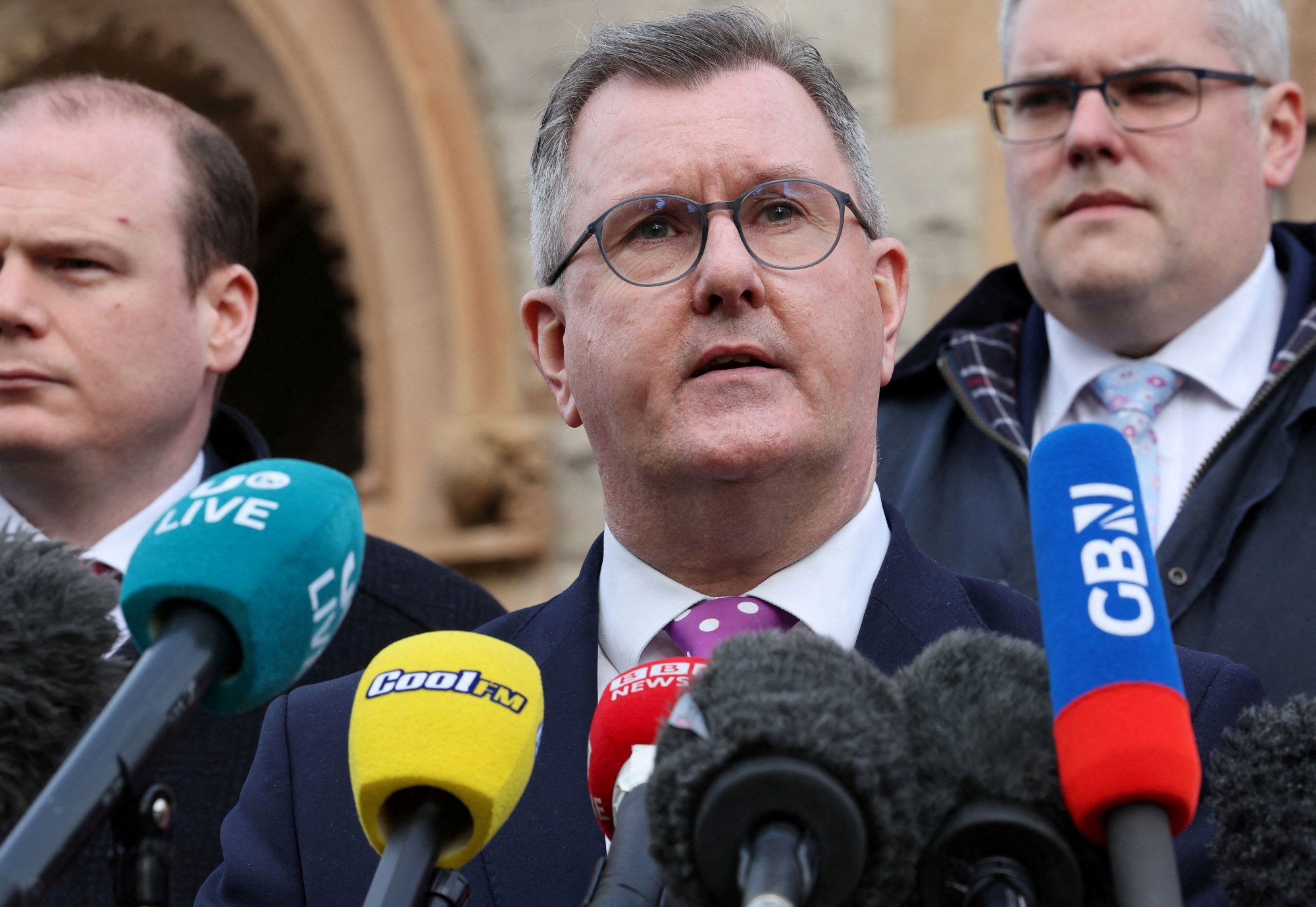 Πολιτικός «σεισμός» στη Βόρεια Ιρλανδία - Κατηγορείται για σεξουαλικά εγκλήματα ο αρχηγός των Δημοκρατικών