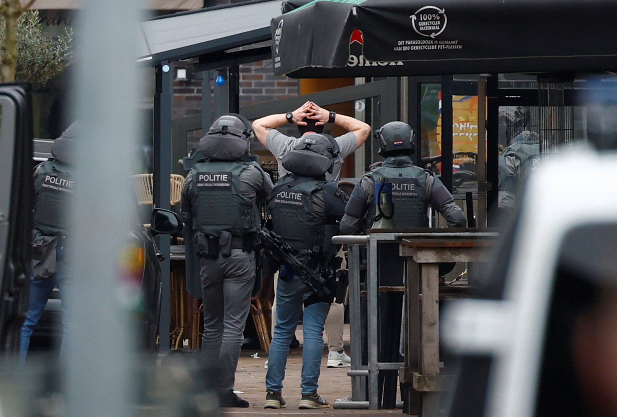 Ολλανδία: Ελεύθερα όλα τα άτομα που κρατούνταν όμηροι στο μπαρ - Συνελήφθη ένας ύποπτος