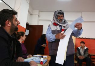 Εκλογές στην Τουρκία: Τεράστια τα ψηφοδέλτια στην Κωνσταντινούπολη