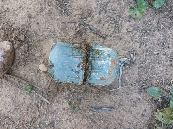 Βρήκαν χειροβομβίδα και φυσίγγιο σε Ραφήνα και Πειραιά