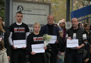 Τέμπη – 25η Μαρτίου: Το συγκλονιστικό μήνυμα οικογένειας θύματος στην παρέλαση στη Λάρισα