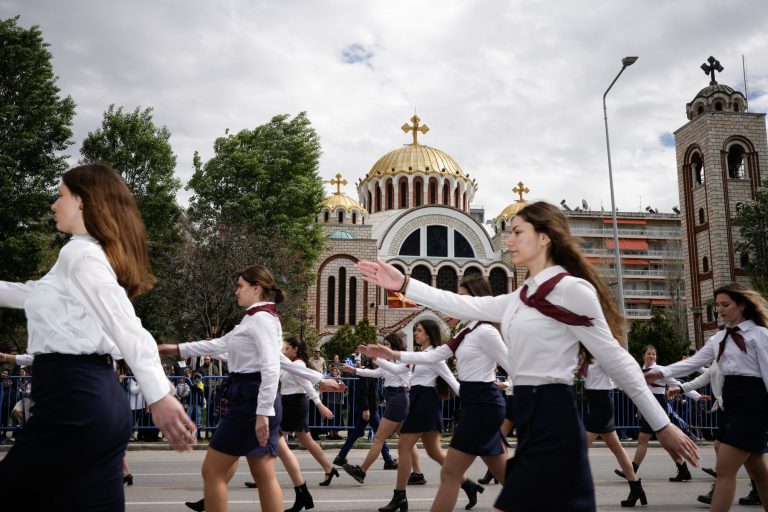 Ολοκληρώθηκε η παρέλαση στη Θεσσαλονίκη – Μηνύματα ενότητας, ισότητας και δικαιοσύνης από τους φορείς