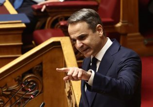 Την εξεταστική την έκλεισε νωρίς, την πρόταση δυσπιστίας την είπε προϊόν συνωμοσίας, σε λίγο το 41% θα είναι αποκύημα φαντασίας