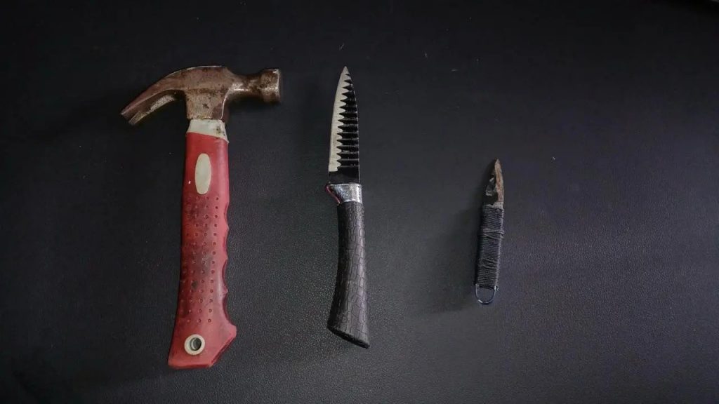 Ξεσπά μέσα από το νοσοκομείο το θύμα επίθεσης με σφυρί – «Δεν ξέρω πόσες φορές με χτύπησε, έτρεχα να ξεφύγω»