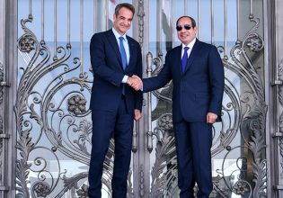 Στο Κάιρο την Κυριακή ο Μητσοτάκης – Ανησυχία ΕΕ για την αύξηση στις αφίξεις μεταναστών από την Αίγυπτο