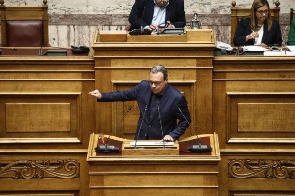 Φάμελλος για Φλωρίδη: Σύγχρονος πολιτικός γενίτσαρος – Κατάντησε πιο ακροδεξιός από τον Βορίδη