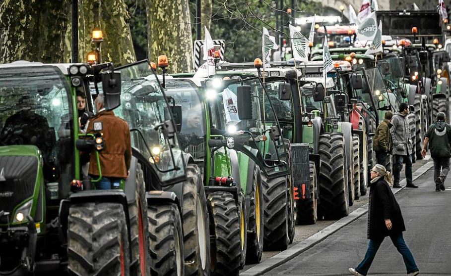 Γαλλία: Οι αγρότες μπορεί να οργανώσουν περισσότερες διαδηλώσεις - Κρίσιμη συνάντηση με τον Μακρόν