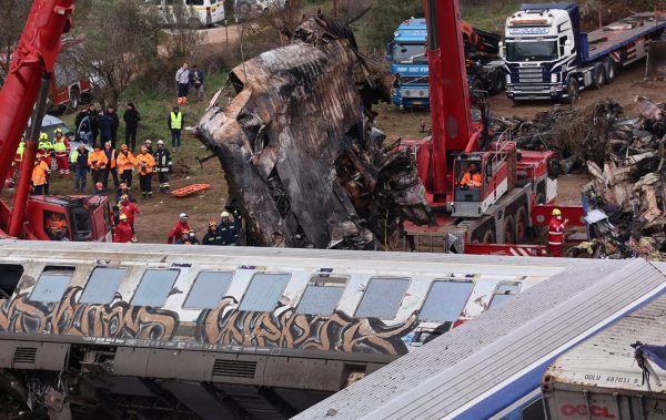 ΠΑΣΟΚ: «Συγκάλυψη, διαφθορά, ατιμωρησία» λέει για τους αλλοιωμένους διαλόγους στην τραγωδία των Τεμπών