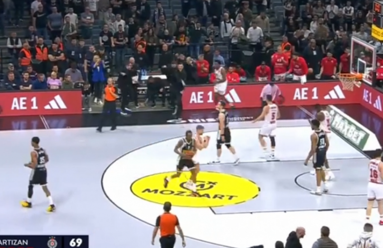 «Τρελάθηκε» ο Μπαρτζώκας: Οι πανηγυρισμοί μετά το τέλος του Παρτίζαν – Ολυμπιακός (vid)