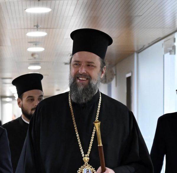 «Χαιρετά την εξουσία, κρατάει την ουσία» – Με Βασίλη Παπακωνσταντίνου η ομιλία του Μητροπολίτη Θεσσαλονίκης