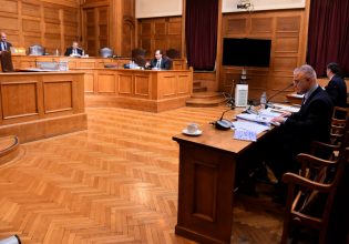 Υπάρχει συγκάλυψη στα Τέμπη, δεν δικαιολογείται το βίαιο κλείσιμο της εξεταστικής, λέει o Καραθανασόπουλος