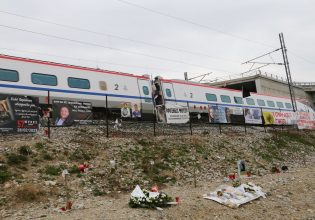 Τέμπη: Το αφήγημα του «ανθρώπινου λάθους», ο πανικός ως κακός σύμβουλος και τα αναπάντητα ερωτήματα