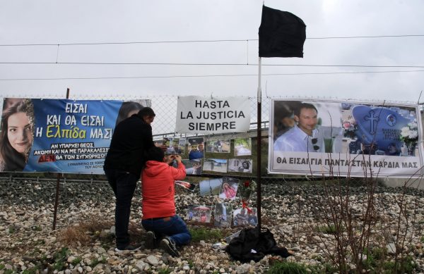 Καίνε τα αναπάντητα ερωτήματα για την τραγωδία των Τεμπών – Μπαλάκι οι ευθύνες για το μπάζωμα