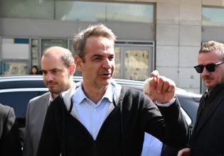 Ο Μητσοτάκης πανηγυρίζει για μειώσεις τιμών ενώ η ακρίβεια καλπάζει