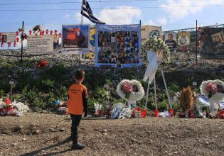 Πυρ ομαδόν κατά της κυβέρνησης για τους χειρισμούς στο έγκλημα των Τεμπών – Την Τρίτη η κατάθεση της πρότασης μομφής