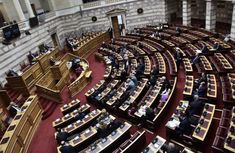 Ξεκινά άμεσα η συζήτηση για την πρόταση δυσπιστίας – Πιέζεται η κυβέρνηση, η τακτική που ακολουθεί