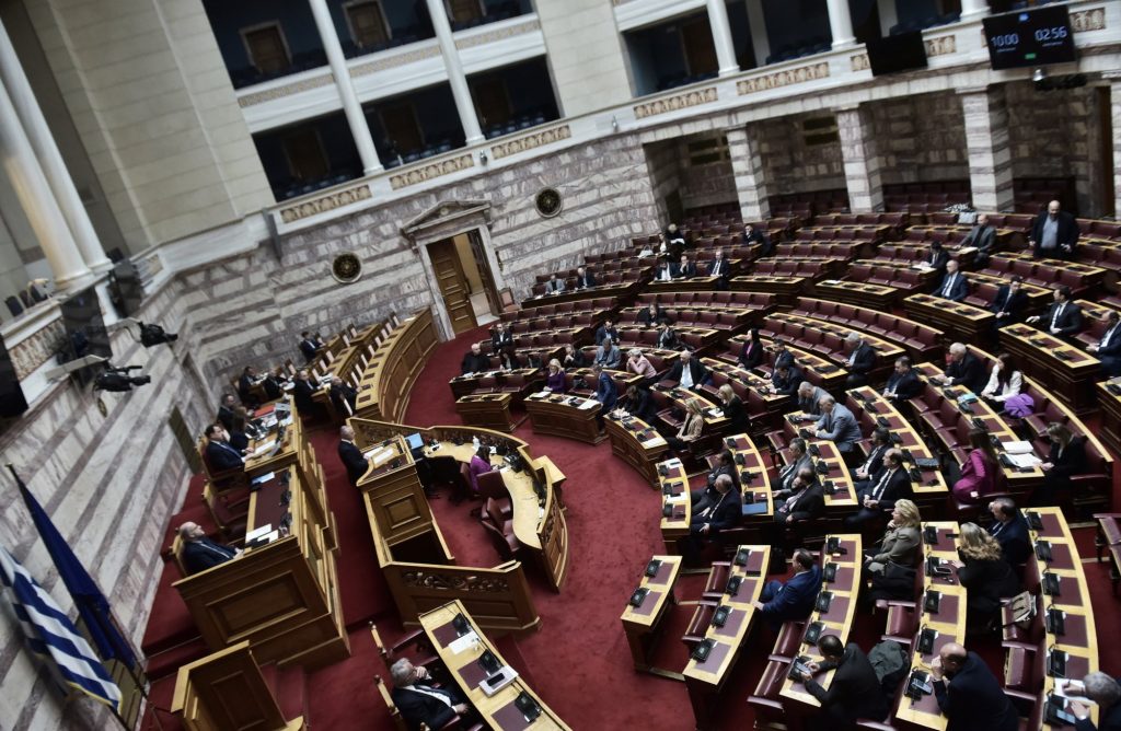 Τέμπη: Καταπέλτης η αντιπολίτευση, πυρ ομαδόν κατά της κυβέρνησης – «Προσπάθεια να μπαζωθεί η αλήθεια»