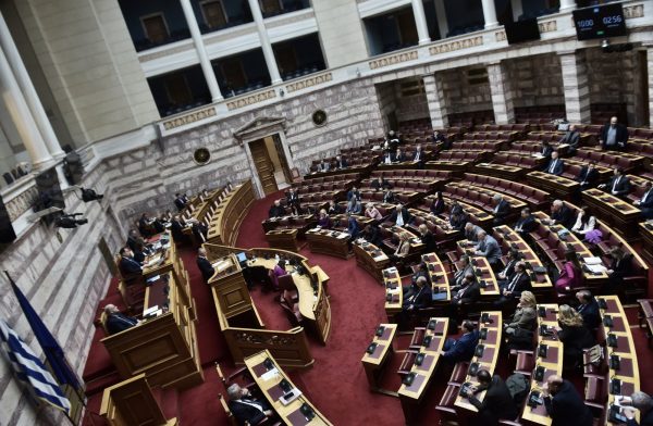 Τέμπη: Καταπέλτης η αντιπολίτευση, πυρ ομαδόν κατά της κυβέρνησης – «Προσπάθεια να μπαζωθεί η αλήθεια»