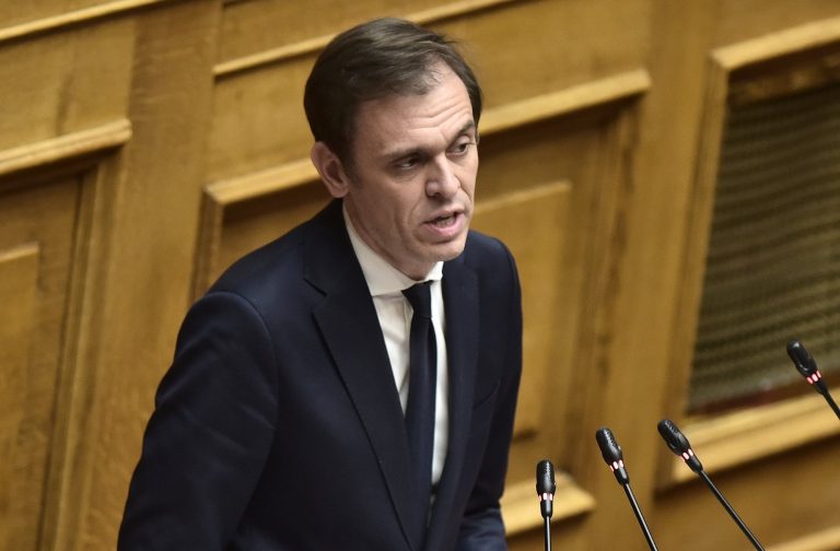 Μάντζος: Να μην μαθαίνουμε ζητήματα εξωτερικής πολιτικής και άμυνας από αναρτήσεις του Ζελένσκι