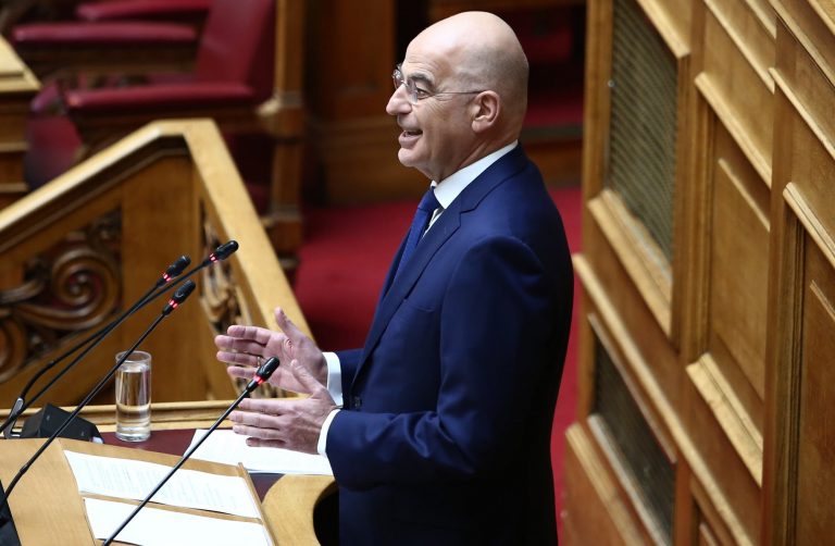 Πολιτικά εσφαλμένη και θεσμικά επικίνδυνη η πρόταση δυσπιστίας, λέει ο Δένδιας