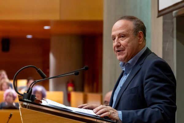 Δήμαρχος Θεσσαλονίκης: «Καμία γυναίκα μόνη, καμία γυναίκα ανυπεράσπιστη»