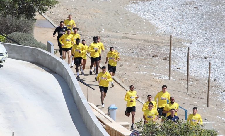 Προπόνηση στην παραλία για την ΑΕΚ (pics)