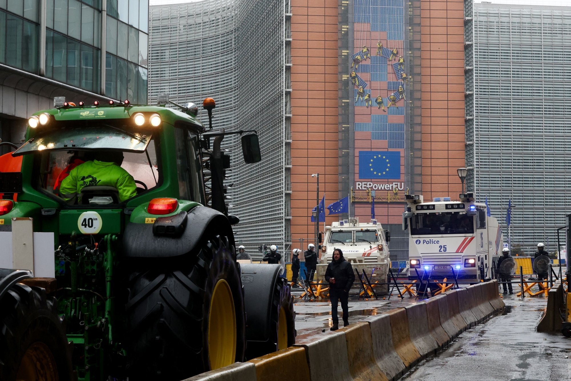 Η Κομισιόν καλεί τους αγρότες να λάβουν μέρος σε διαδικτυακή έρευνα για τη γραφειοκρατία των Βρυξελλών