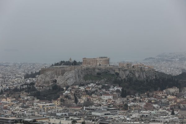Καιρός σήμερα: Λασποβροχές και υψηλές θερμοκρασίες την Τετάρτη