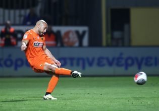 Μασκαράδες στο «Βικελίδης»: Για γέλια πέναλτι η ΑΕΚ και 1-0