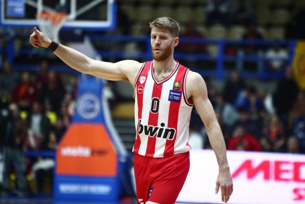 Πέρασε από το Περιστέρι ο Ολυμπιακός, αγωνία για Γουόκαπ (85-67)