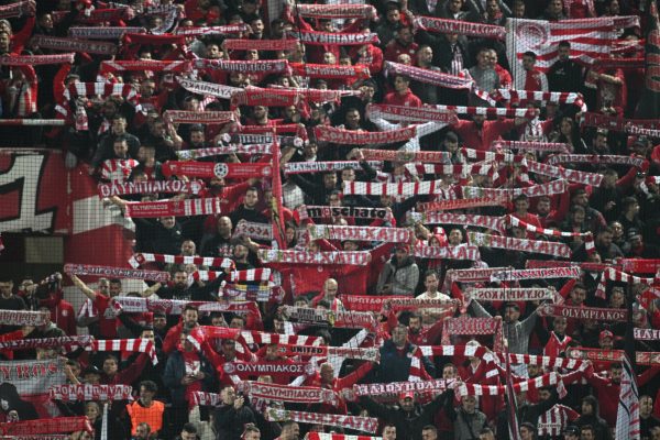 Θύρα 7 στους παίκτες του Ολυμπιακού: «Είμαστε δίπλα σας σε όλα, πάμε να πάρουμε το πρωτάθλημα»