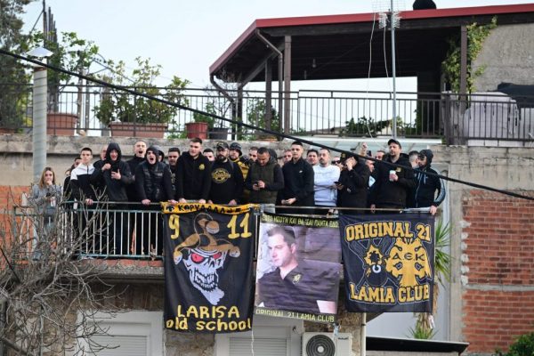 Η αστυνομία προχώρησε σε προσαγωγές των οπαδών της ΑΕΚ που ήταν στις ταράτσες στη Λαμία (vids)