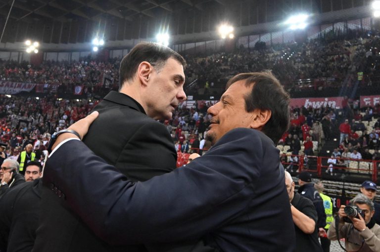 Ολυμπιακός – Παναθηναϊκός: Η αγκαλιά Μπαρτζώκα – Αταμάν (pic)