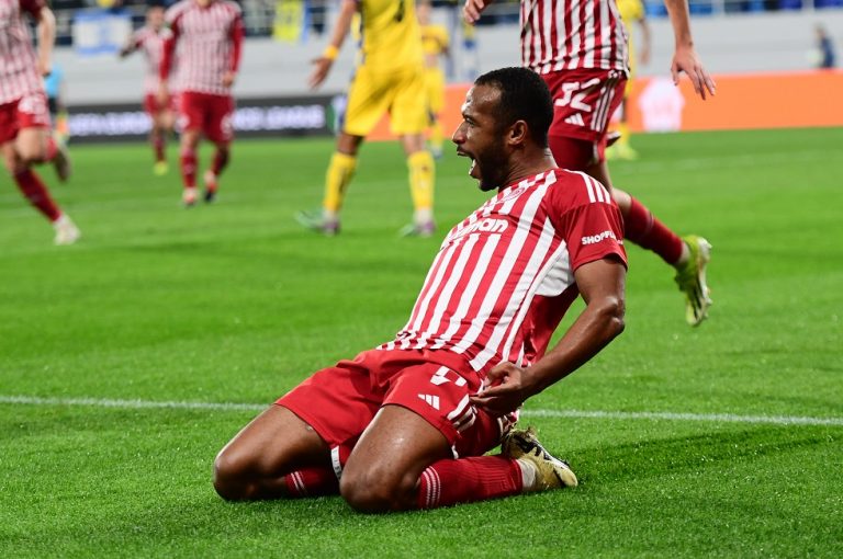 ΜΥΘΙΚΟ γκολ του Ελ Κααμπί με ψαλιδάκι και 4-1 ο Ολυμπιακός! (vid)