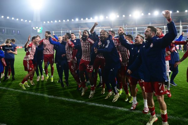 Ετοιμάζει αποθεωτική υποδοχή η «Θύρα 7»: «Όλοι αεροδρόμιο» (pic)