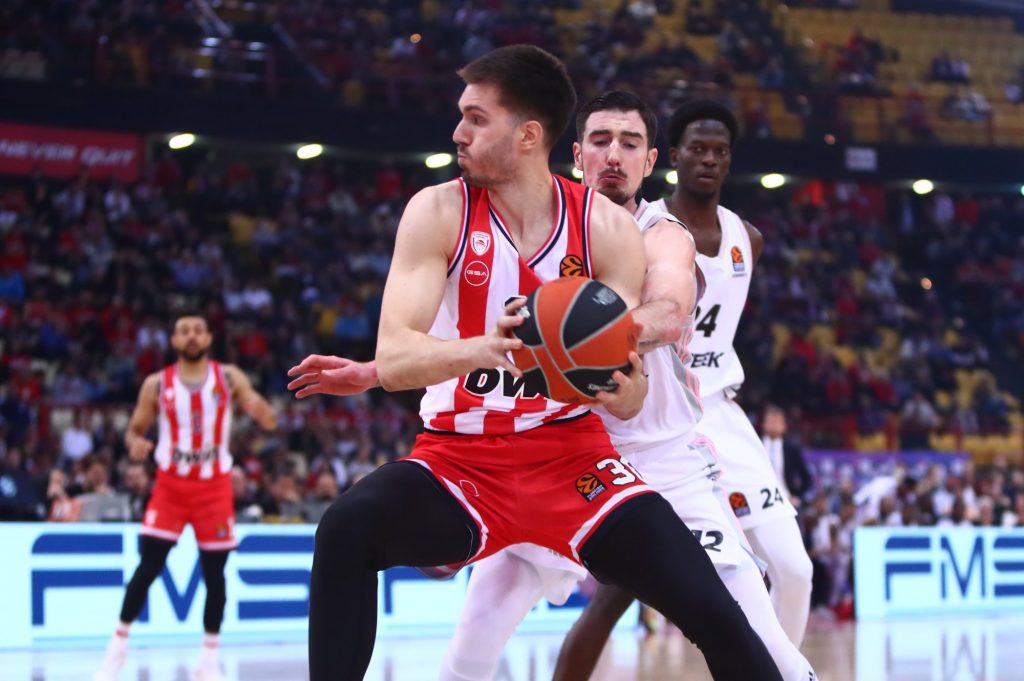 Πρόβλημα για τον Ολυμπιακό: Τραυματίστηκε ο Πετρούσεφ