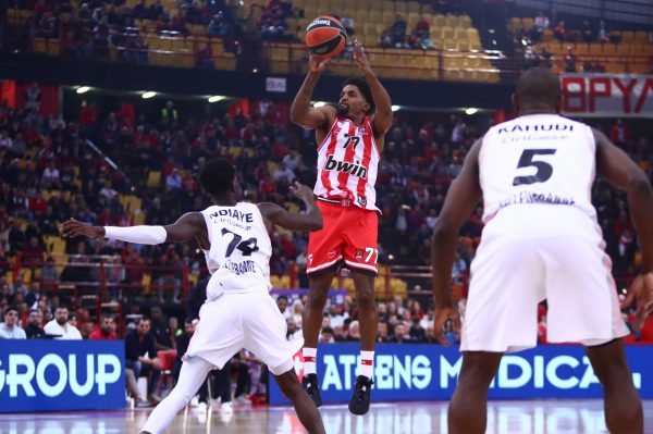 Ολυμπιακός – Βιλερμπάν 80-64: Το «καθάρισε» στο τέλος με σούπερ ΜακΚίσικ